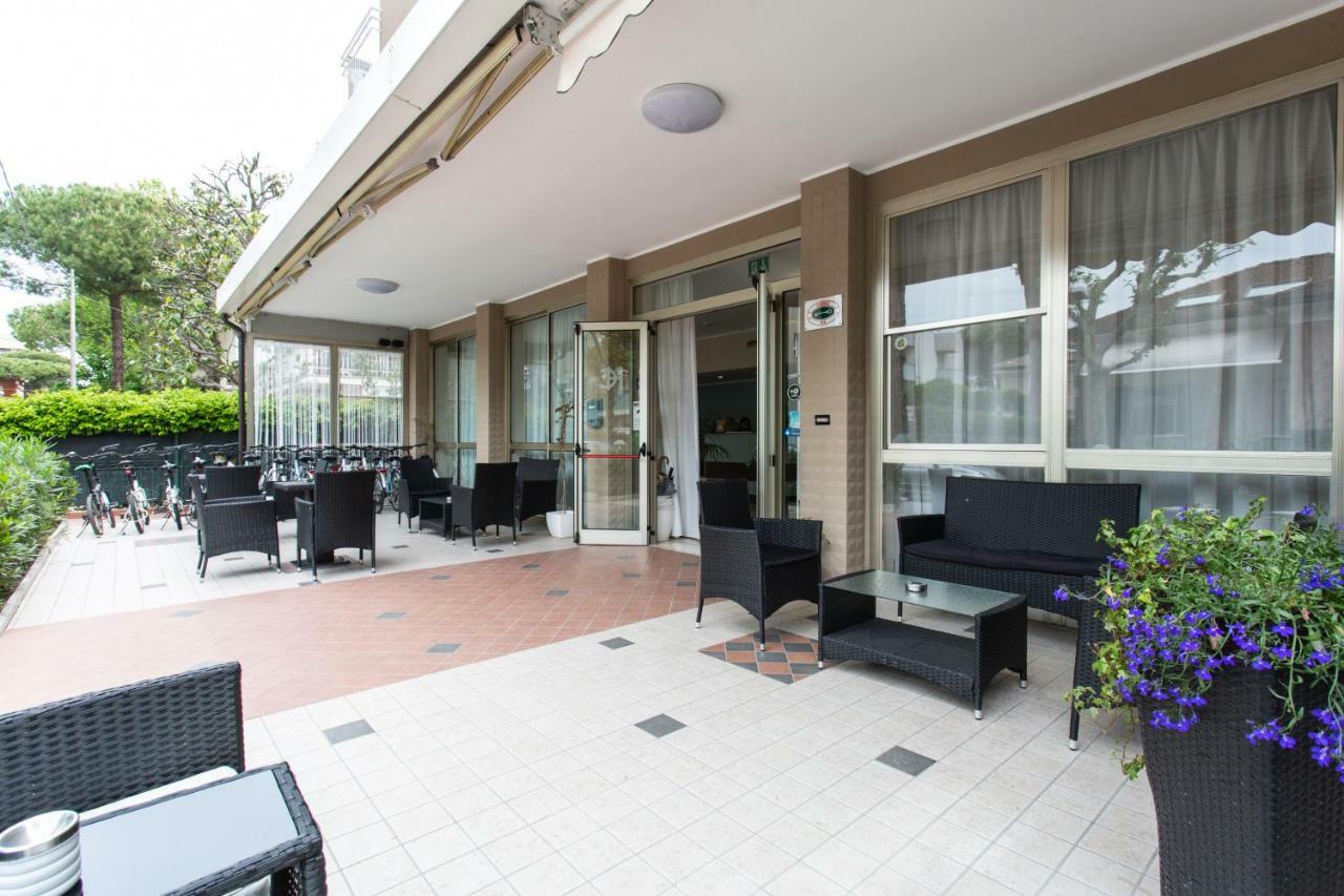 ריצ'יונה Hotel Cimarosa מראה חיצוני תמונה